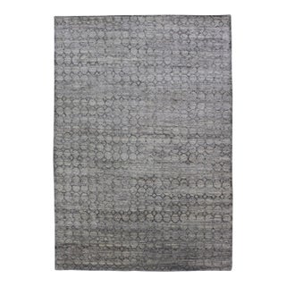 Light Gray Modern Rug With All-Over Chain Design in Dark Gray For Sale