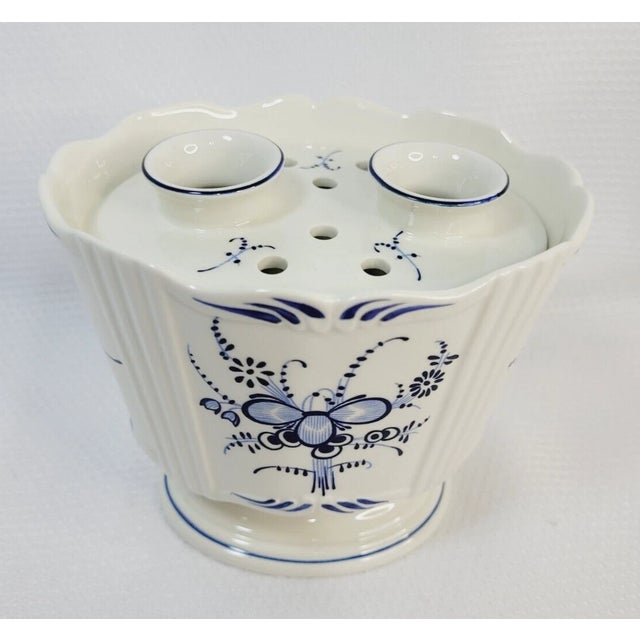 Villeroy & Boch Vintage MCM Villeroy Boch Vieux Septfontaines Luxembourg Frog Bulbs Tulip Vase For Sale - Image 4 of 7