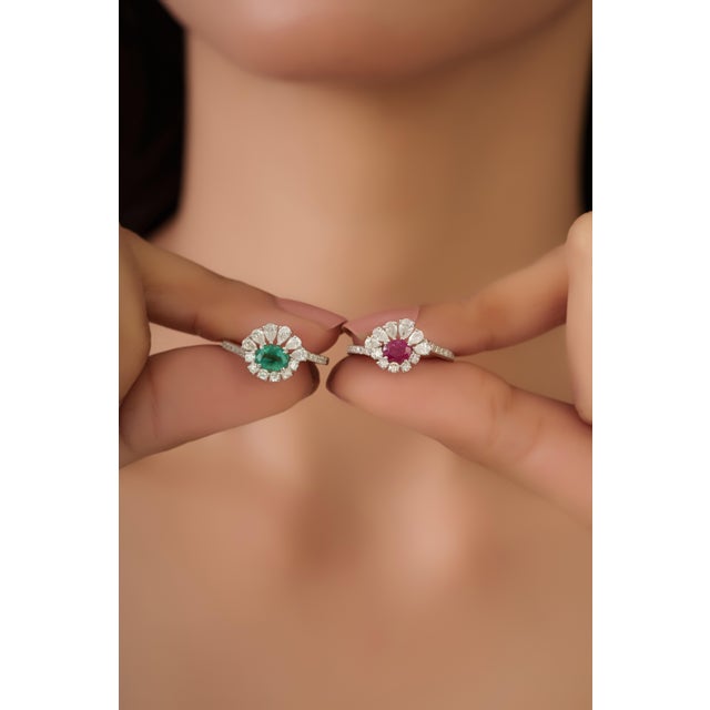 Vintage-Inspired Natural Emerald Diamond Sunburst Halo Ring in 18k Gold Size 4 For Sale In New York - Image 6 of 16