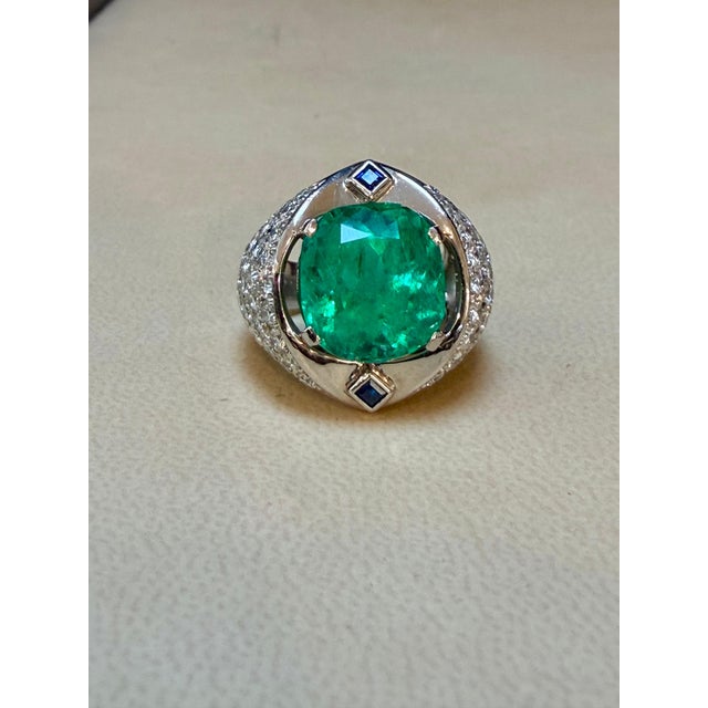 9 Ct Cushion Colombian Emerald & Diamond 2.5 Ct Ring Platinum Ring, Estate For Sale In New York - Image 6 of 8