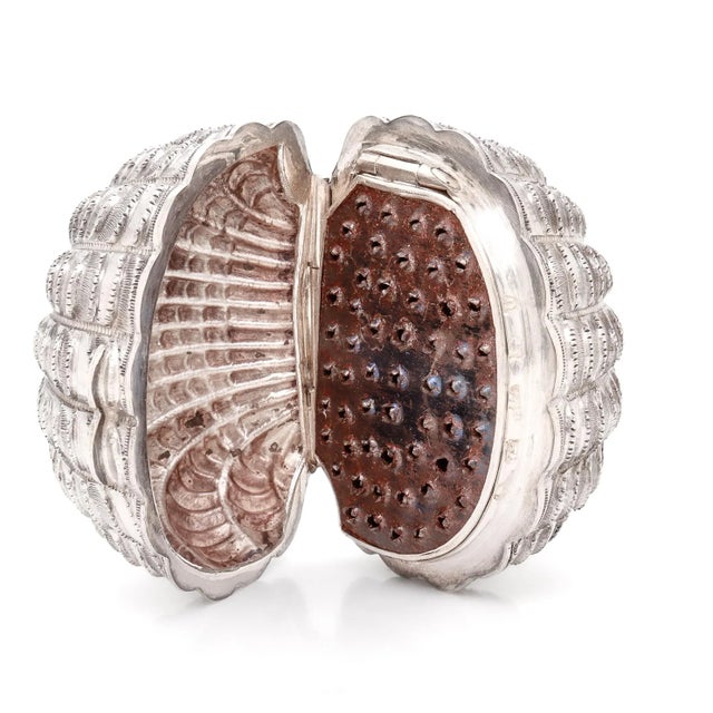 Rare Antique Hilliard & Thomason Sterling Silver Clam Shell Form Nutmeg Grater For Sale - Image 9 of 18