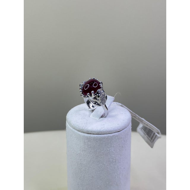 Modern Rubellite Pink Tourmaline Diamond Pave Double Frog 18 Karat White Gold Ring, Size 7 For Sale - Image 3 of 8