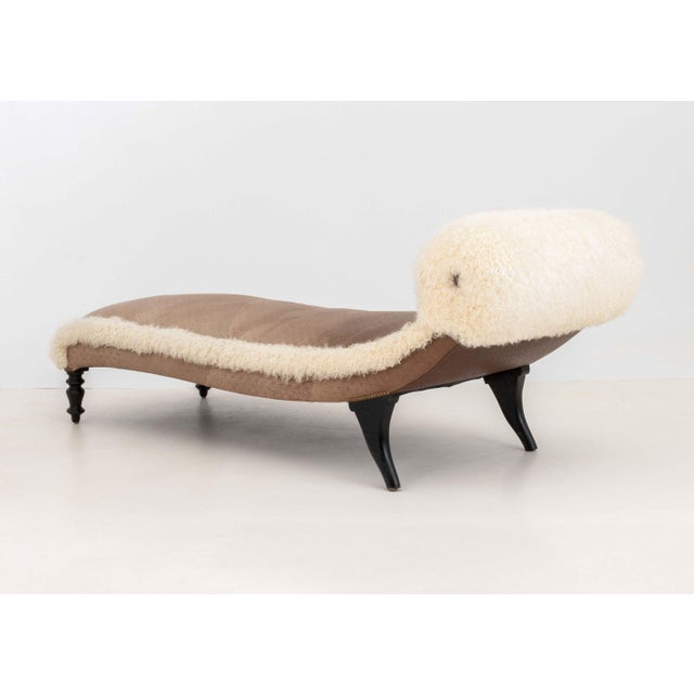 Modern Embossed Leather and Flokati Chaise Longue For Sale In New York - Image 6 of 11