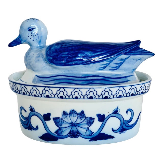 Late 20th Century Chinoiserie Porcelain Duck Tureen in Blue and White For Sale