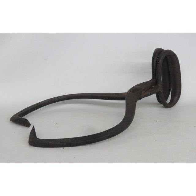 Brown Early 1900s Cast Iron Ice Tongs Extra Large Rustic Handheld Icebox Tool 5125b For Sale - Image 8 of 9