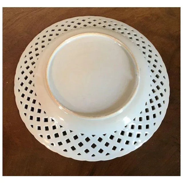 Antique 18th Century Chinese Export Porcelain Plate in Famille Rose Glaze With Reticulated Basketweave Border For Sale In New York - Image 6 of 9