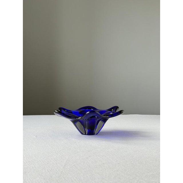 Hand-Blown Cobalt Blue Art Glass Bowls, Czechoslovakia, 1970s, Set of 2 For Sale - Image 6 of 11