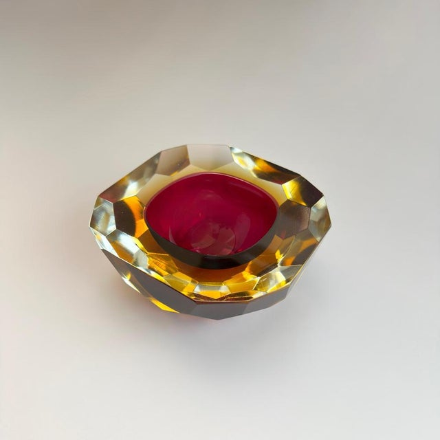 1960s Murano Glass Faceted Sommerso Bowl in Pink and Yellow, Italy, 1960s For Sale - Image 5 of 11