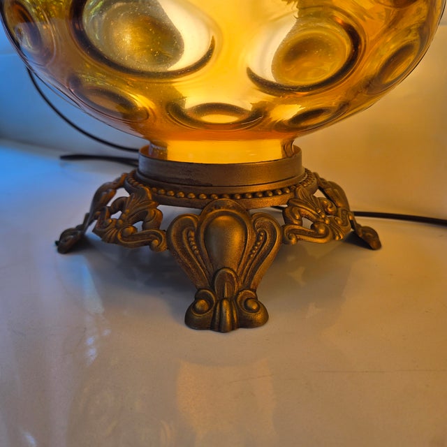 1960s Tall Vintage Mid-Century Modern (Mcm) Hollywood Regency Style Amber Glass Table Lamp With Nightlight Feature For Sale - Image 5 of 12