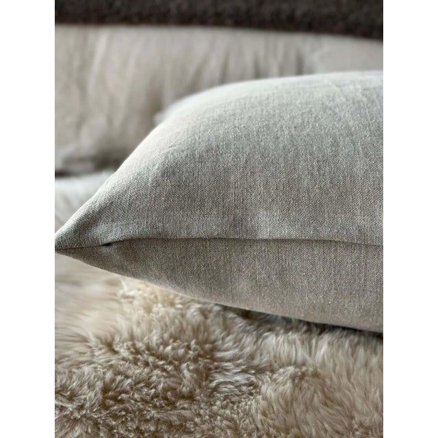 Mid-Century Modern Belgian Linen Accent Pillow in Flax For Sale - Image 3 of 7
