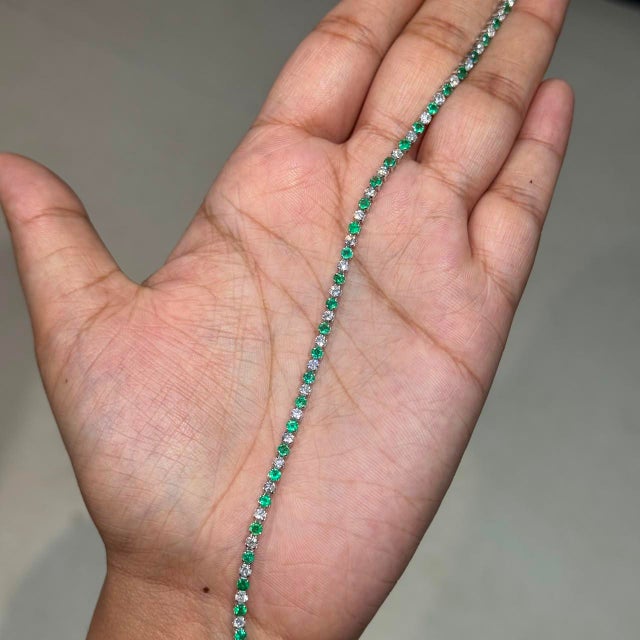 1.76ct Emerald & 1.87ct Diamond Alternate Tennis Bracelet in 14k White Gold For Sale In New York - Image 6 of 18