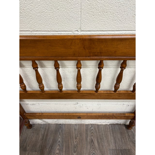 Vintage Twin Size Heywood-Wakefield Old Colony Four Poster Bed For Sale - Image 12 of 17