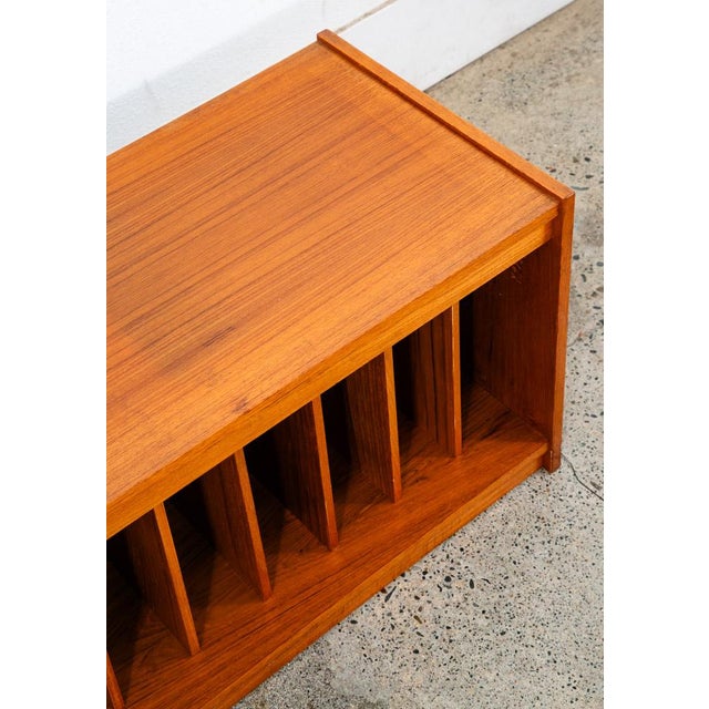 Wood Mid Century Modern Cabinet Audio Vinyl Storage Teak Lp Hifi Audiophile Vintage For Sale - Image 7 of 11