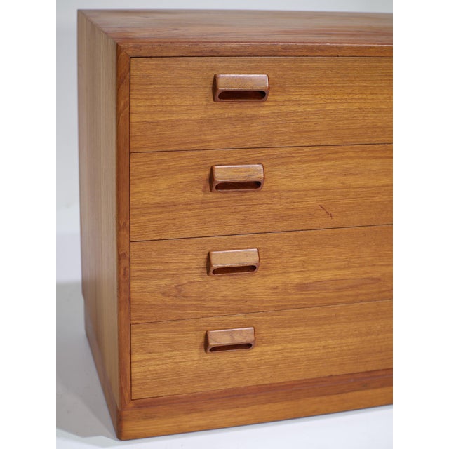 Søborg Møbelfabrik Chest of Drawers in Teak by Børge Mogensen for Søborg Møbelfabrik, 1950s For Sale - Image 4 of 17