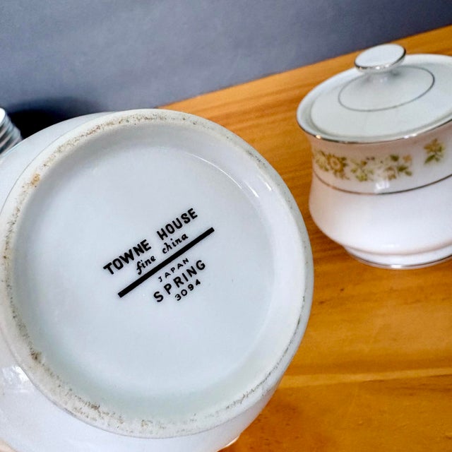 1940s Vintage Towne House Spring 3094 Creamer & Sugar Bowl Set • Yellow Floral Band and Silver Trim For Sale - Image 5 of 8