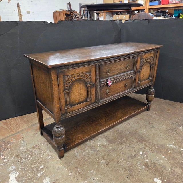 Early 20th Century Early 20th Century English Oak Sideboard With Bulbous Front Legs and Potboard Base For Sale - Image 5 of 18