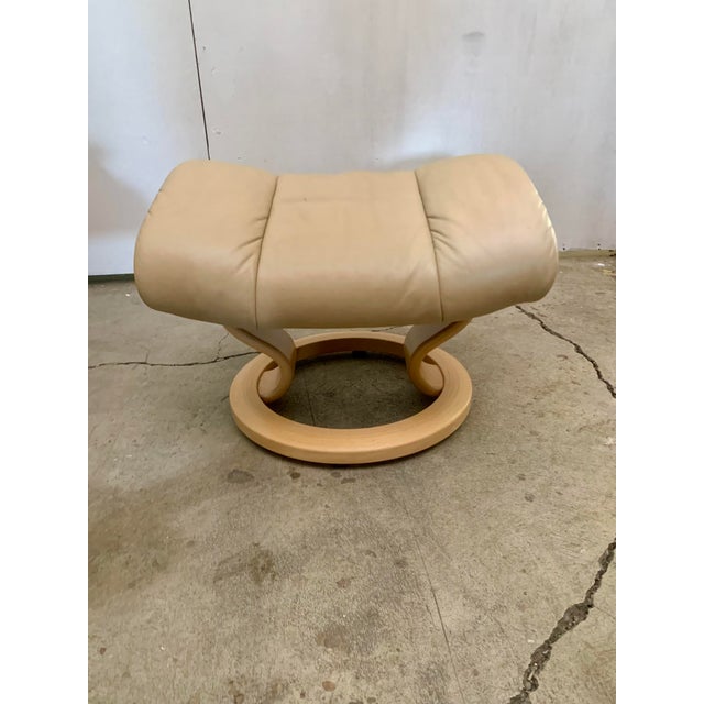 1970s Attributed to Ekornes Stressless Adjustable Sandstone Leather Recliner Ottoman Norway Medium For Sale - Image 12 of 15