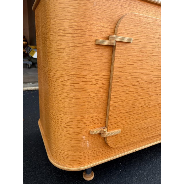 Wood Mid-Century Modern Oak Media Console With Rounded Corners For Sale - Image 7 of 10