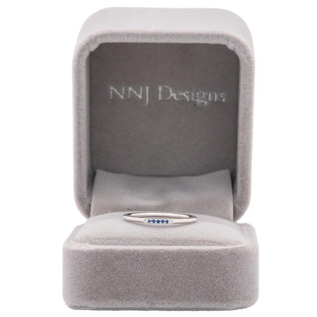 Modern Classic Blue Sapphire Band Ring Crafted in Solid 14k Gold, Fine Jewelry, Size 6.75 For Sale - Image 3 of 7