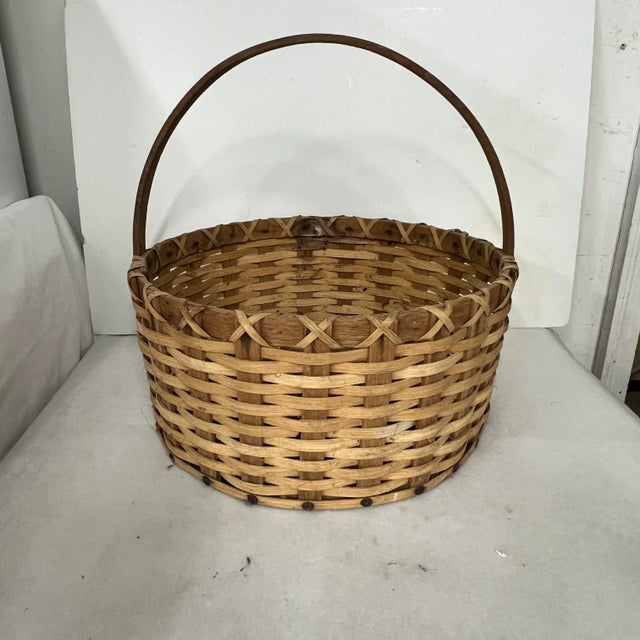 Mid 20th Century Tennessee Amish Made Hardwood Gathering Basket For Sale - Image 5 of 5