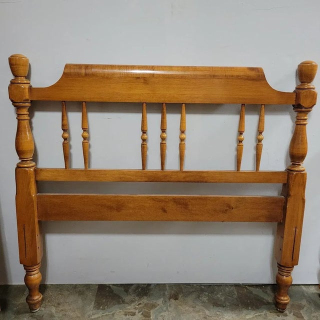 Kling Furniture Co. Vintage Kling Hard Rock Maple Early American Style Twin Beds - a Pair For Sale - Image 4 of 9