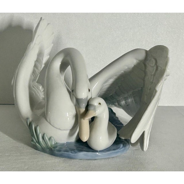 2000 - 2009 Vtg. Nao by Lladro Large Swan & Baby Figurine For Sale - Image 5 of 12