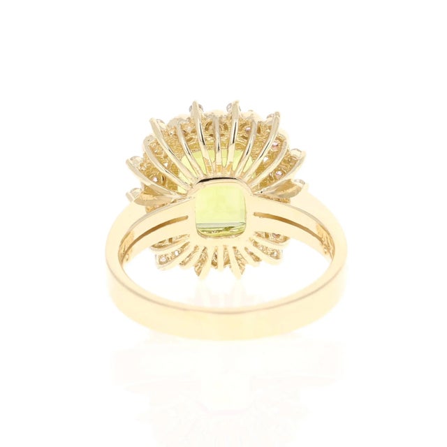 Early 21st Century 3.68 Carat Peridot Sapphire Diamond 14 Karat Yellow Gold Ring, size 7 For Sale - Image 5 of 6