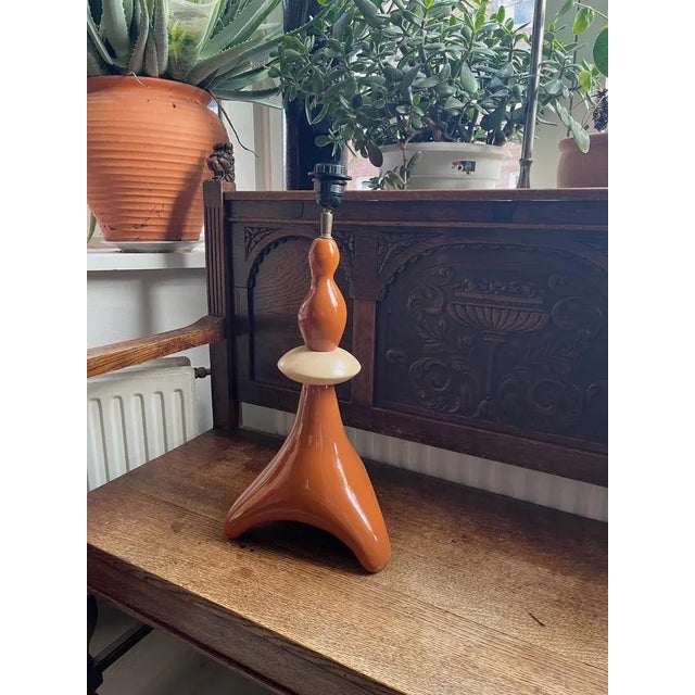 This beautiful two-tone, ceramic Louis Drimmer table lamp base (shade not included) is from the 1980s. Its glossy...