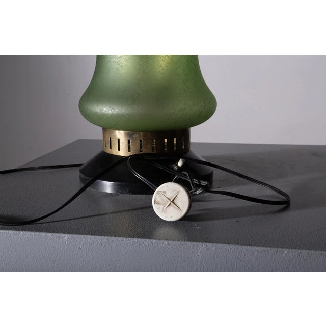 Mid-Century Modern Italian Table Lamp in Green Glass from Stilnovo, 1960 For Sale - Image 3 of 9