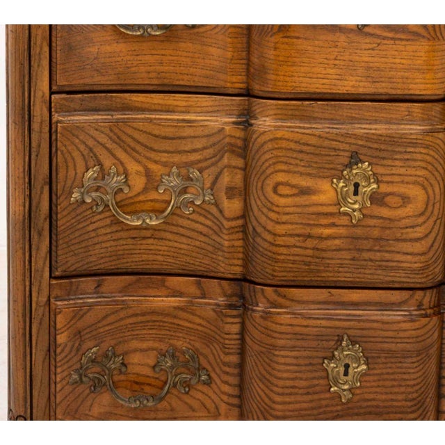 Louis XV French Provincial Style Chest of Drawers For Sale In New York - Image 6 of 10