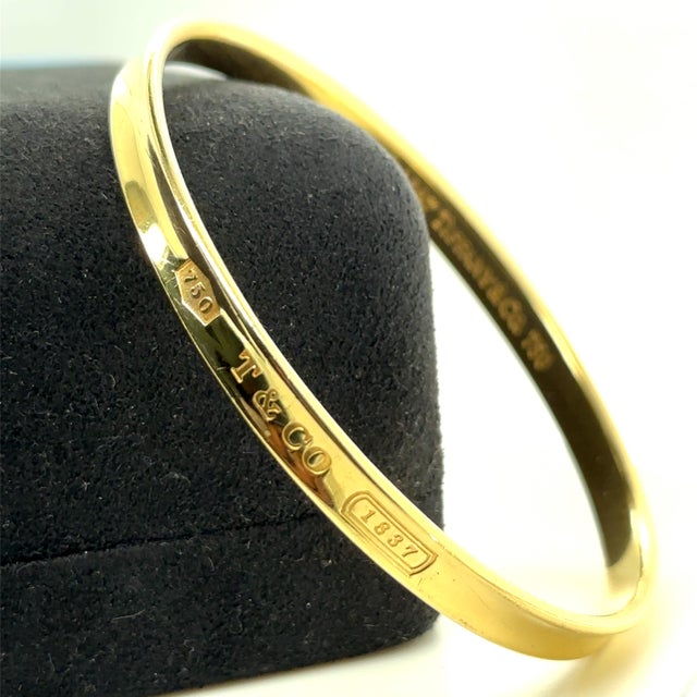 Tiffany & Co. 18ct Yellow Gold 1837 Bangle 29.53g For Sale - Image 6 of 9
