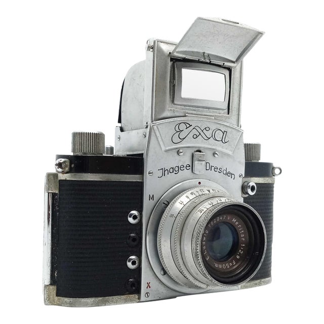 Rare Mid Century Jhagee Dresden Exa 35mm SLR Camera With E. Ludwig Meritar Lens For Sale