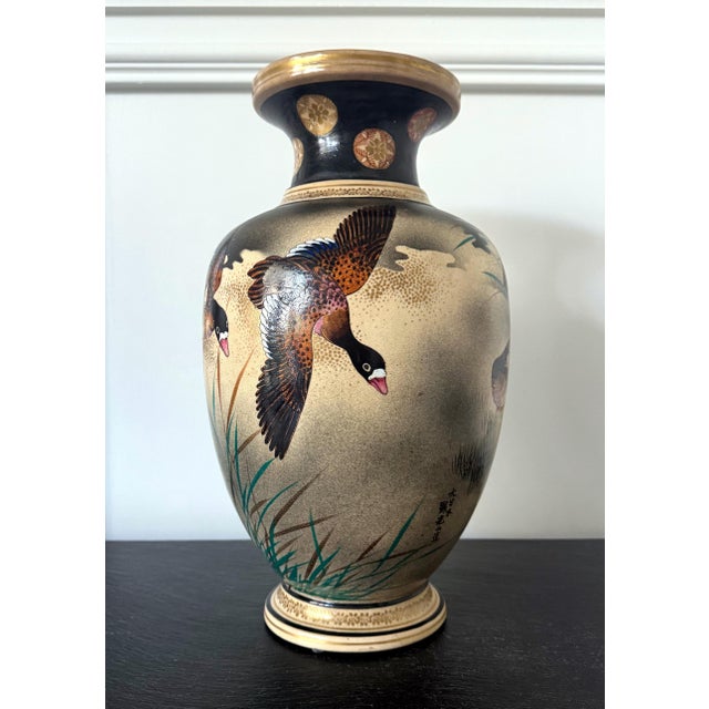 Kinkozan Large Japanese Ceramic Vase with Flying Autunm Geese by Kinkozan Studio For Sale - Image 4 of 17