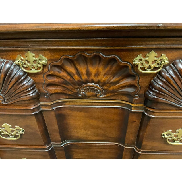 20th Century Mahogany Block Front Chest of Drawers For Sale In New York - Image 6 of 10