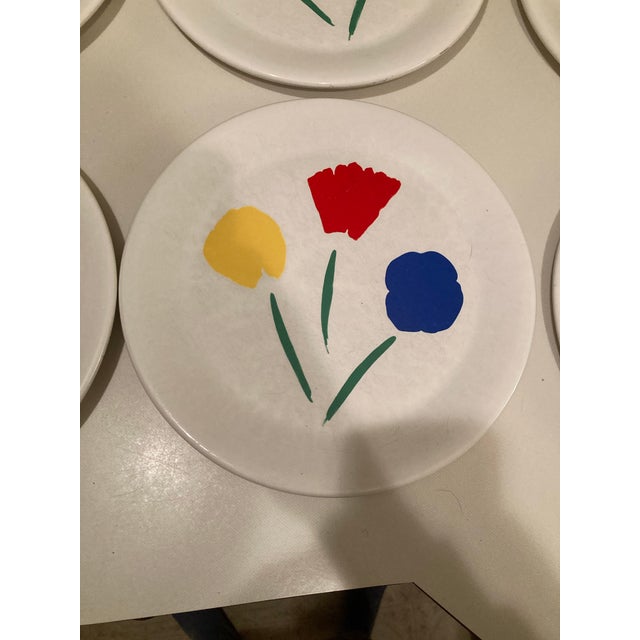 1980s 1980s Pfaltzgraff Marimekko Large Dinner Plate Dish w/ Floral Flower Colorful Tulip - Set of 9 For Sale - Image 5 of 6