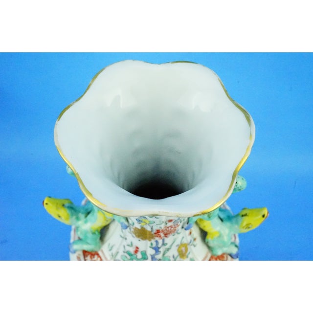 18th Century Soft Porcelain Vase with Kakiemon Decoration from Chantilly, Mennecy Saint-Cloud, France For Sale - Image 11 of 18
