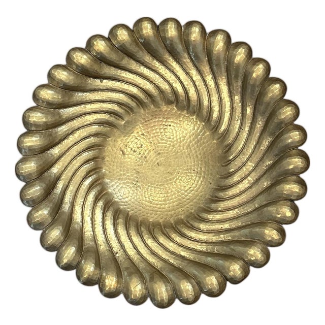 Vintage Italian Mid-Century Modern Egidio Casagrande Borgo Trento Hammered Brass Footed Swirl / Swirled Bowl For Sale