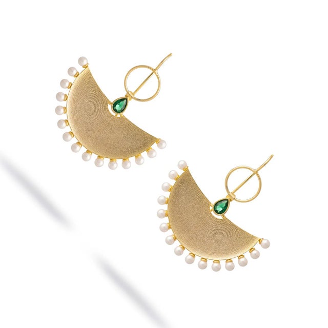 Divine Cleopatra Pearl & Enamel Dangle Earrings, A Pair For Sale In Miami - Image 6 of 8