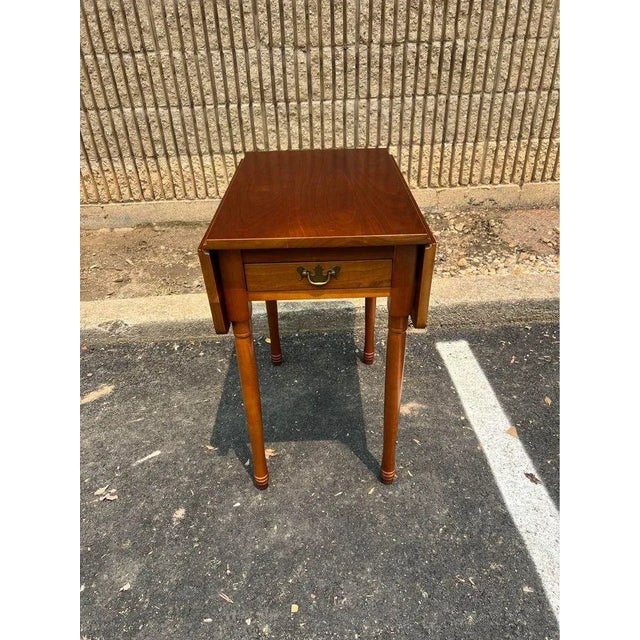 Wood Mid 20th Century Pair of Vintage American Traditional Style Solid Cherry with 1 Drawer Pembroke Drop Leaf Tables For Sale - Image 7 of 11