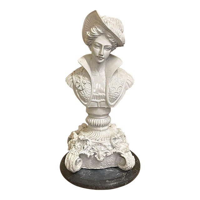 French Rococo Lady Bust Sculpture – Elegant Decorative Accent For Sale