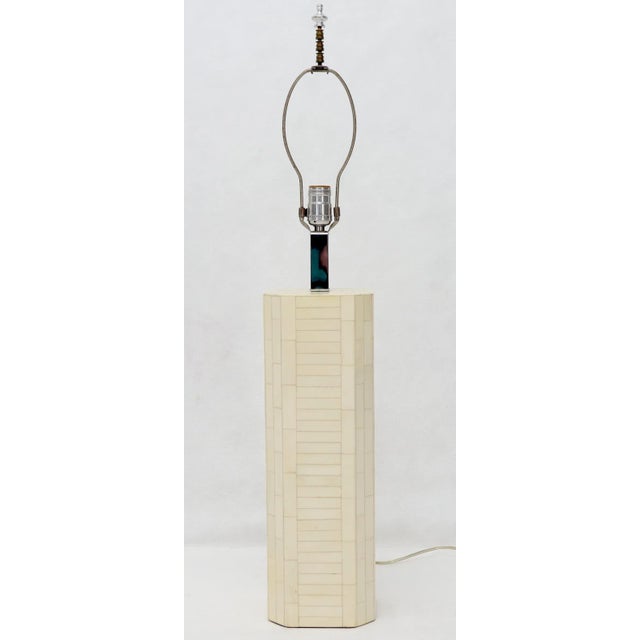 Tessellated Bone Tile Pedestal Mid-Century Modern Table Lamp For Sale - Image 4 of 10