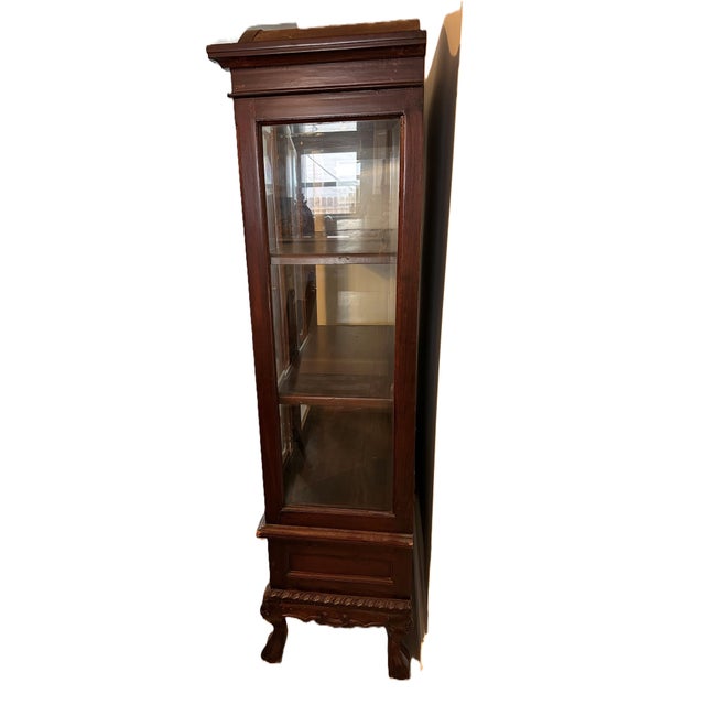 Chippendale Vintage Chippendale Style Mahogany 2-Door Curio Cabinet W/ Drawer & Key For Sale - Image 3 of 6