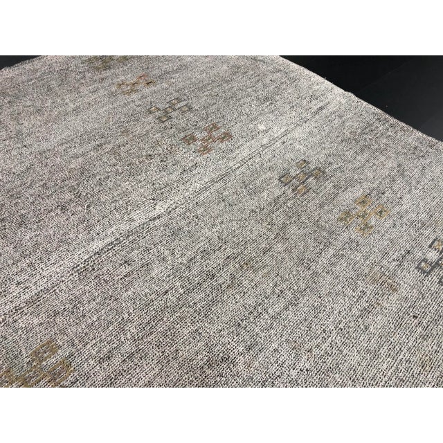 Oyster Gray 1960s Vintage Oversized Nomadic Tribal Kilim Rug - 7′3″ × 10′1″ For Sale - Image 8 of 11