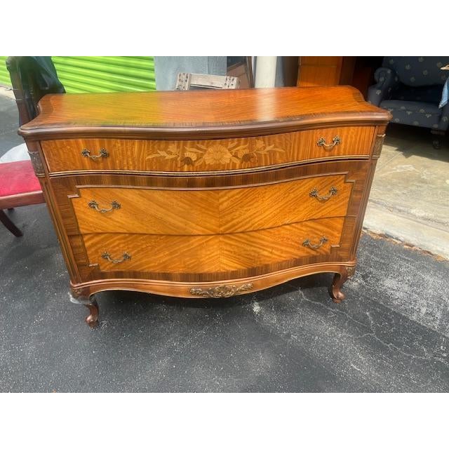1920s Antique Mahogany and Satinwood Chest of Drawers. For Sale - Image 5 of 5