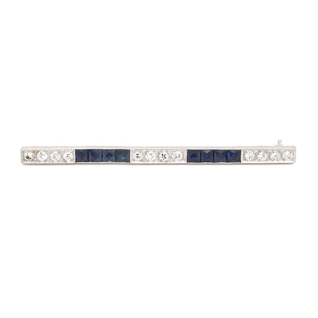 Art Deco Antique Art Deco j.e. Caldwell Platinum, Diamond, & Sapphire Bar Brooch For Sale - Image 3 of 12