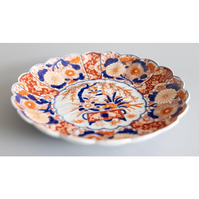 Japanese Antique 19th Century Japanese Meiji Period Imari Scalloped Charger Plate For Sale - Image 3 of 8
