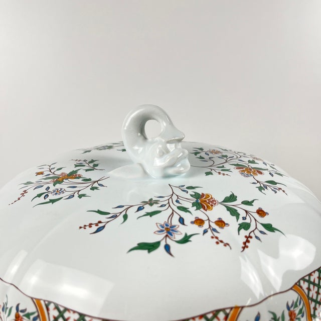 Gien Round Rouen Sainfoin Model Soup Tureen from Gien, 1990 For Sale - Image 4 of 17