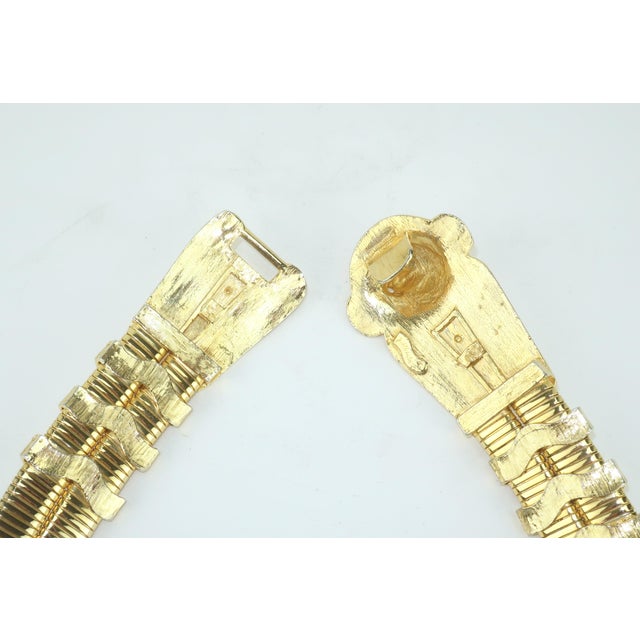 Judith Leiber Gold Lion Medallion Stretch Mesh Belt For Sale - Image 10 of 12