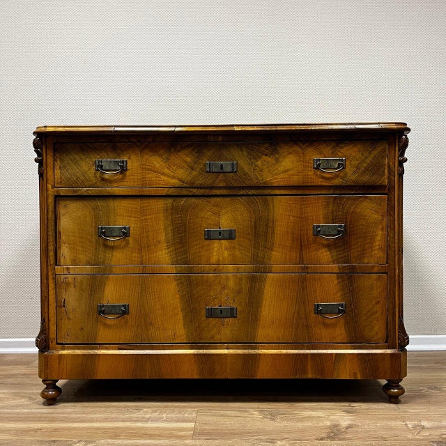 Antique Chest of Drawers in Walnut, 1830s For Sale - Image 16 of 16
