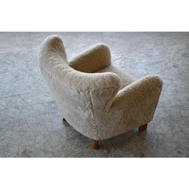 Custom Made 1940's Style Lounge Chair Upholstered in Beige Sheepskin Shearling For Sale - Image 9 of 11